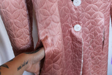 Load image into Gallery viewer, 1940’s pink satin quilted robe house coat
